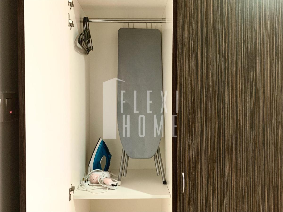 Flexihome Shaftsbury: Day-use Workspace In Apartment *