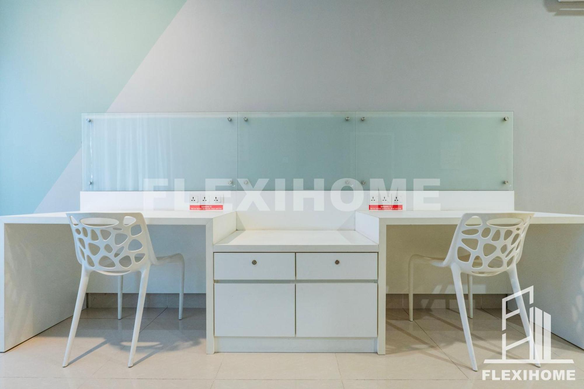 Flexihome Shaftsbury: Day-use Workspace In Apartment *