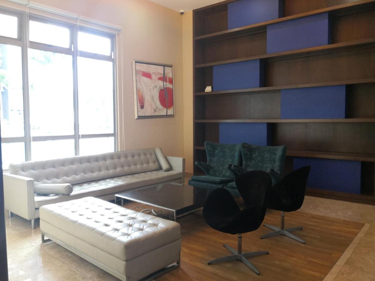 Flexihome Shaftsbury: Day-use Workspace In Apartment