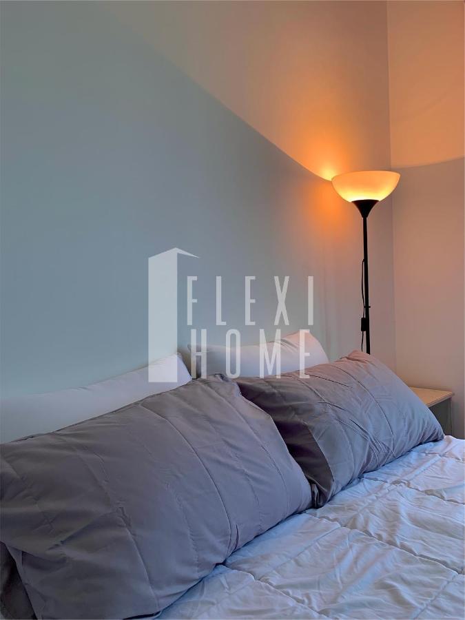 Flexihome Shaftsbury: Day-use Workspace In Apartment