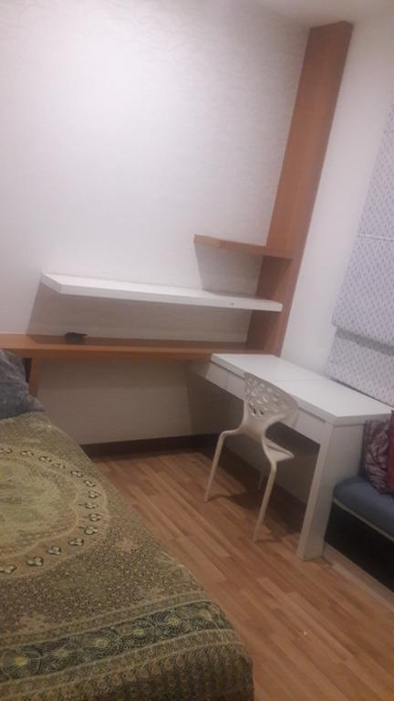 Apartment Flexihome Shaftsbury: Day-use Workspace In *