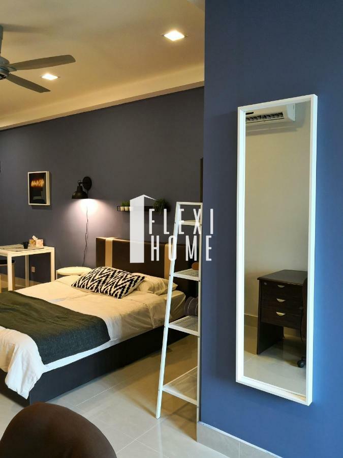 Flexihome Shaftsbury: Day-use Workspace In Apartment Cyberjaya